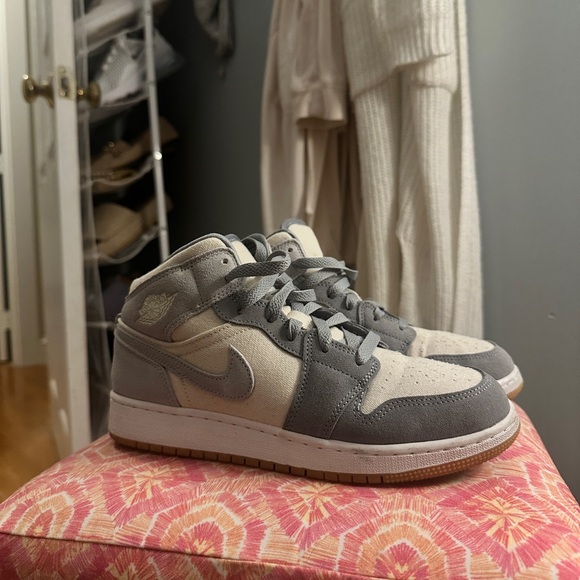 Nike Kids Cream and Gray Sneakers